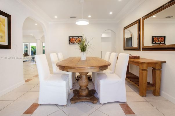 Dining room, Interior, Recessed Lighting