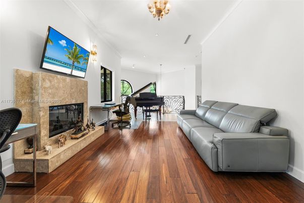 Chandelier, Fireplace, Interior, Living room, Piano, Recessed Lighting, Wood Texture Flooring