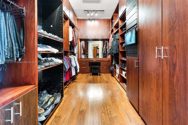 Interior, Walk-in Closets, Wood Texture Flooring