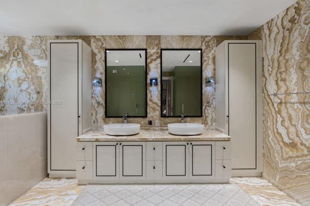 Bathroom, Dual Sink Vanities, Interior