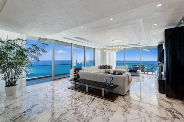Interior, Living room, Marble, Pendant Lights, Recessed Lighting, Water