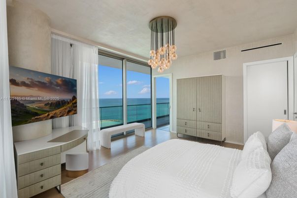 Bedroom, Interior, Pendant Lights, Water, Wood Texture Flooring
