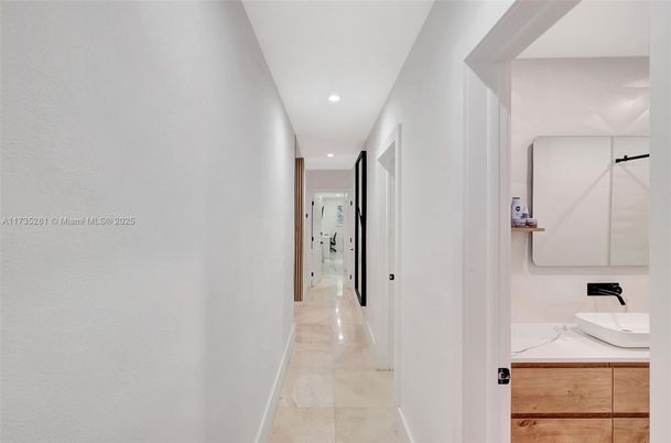 Bathroom, Interior, Recessed Lighting