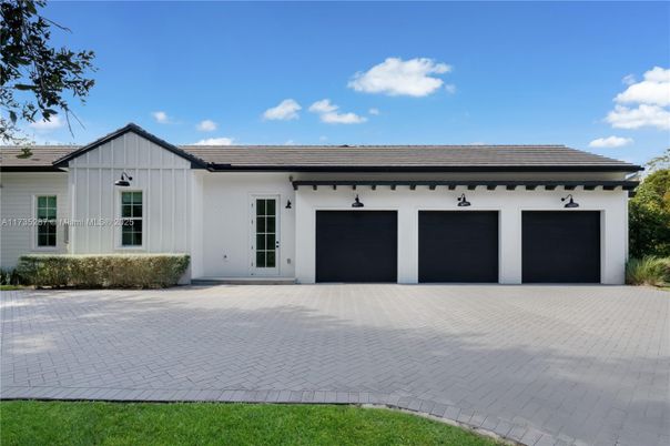 Attached, Exterior, Facade, Farmhouse