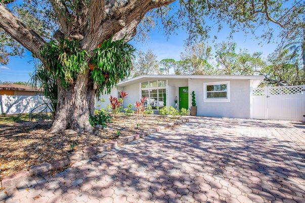Backyard, Exterior, Facade, Ranch