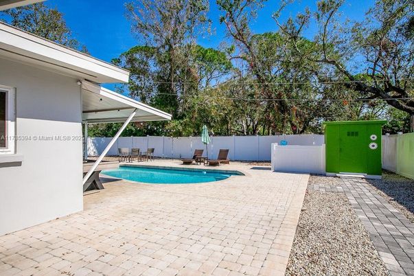 Exterior, Pool