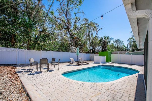 Exterior, Pool