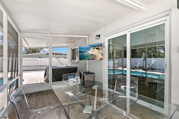 Interior, Pool, Sun Room