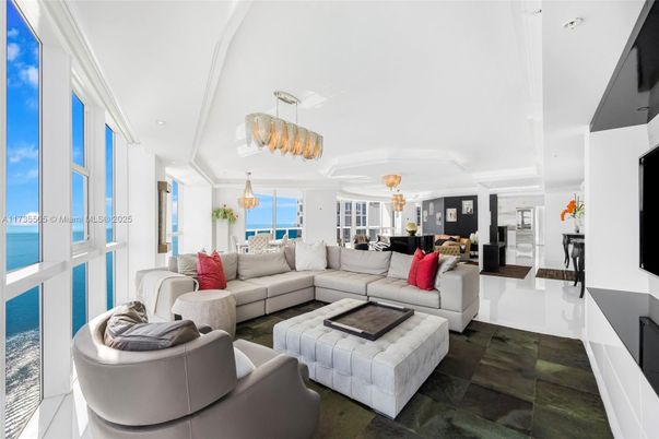 Chandelier, Dining room, Interior, Living room, Recessed Lighting, Water
