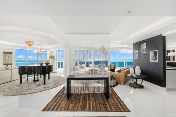 Interior, Living room, Piano, Recessed Lighting, Water