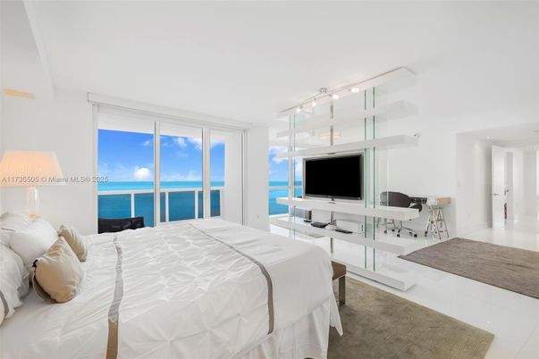 Bedroom, Interior, Water