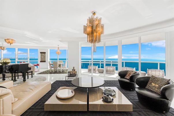 Chandelier, Dining room, Interior, Living room, Piano, Water, Wood Texture Flooring
