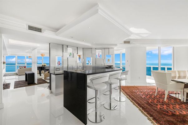 Dining room, Interior, Kitchen, Recessed Lighting, Water