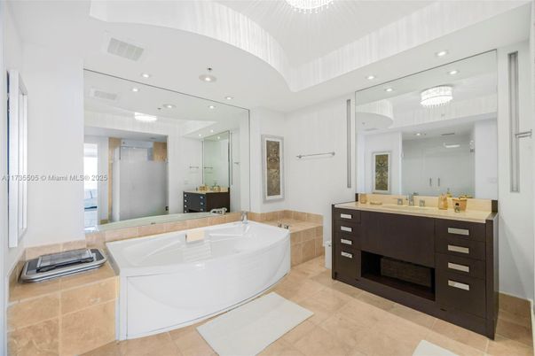 Bathroom, Dual Sink Vanities, Interior, Recessed Lighting