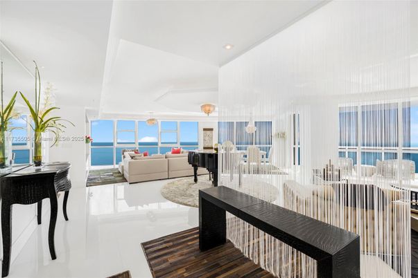 Interior, Living room, Pendant Lights, Recessed Lighting, Wood Texture Flooring