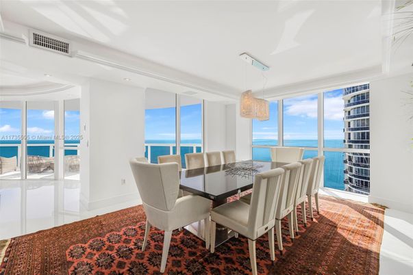 Dining room, Interior, Pendant Lights, Recessed Lighting, Water
