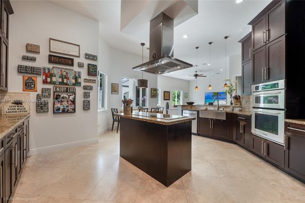 Dining room, Interior, Kitchen, Pendant Lights, Recessed Lighting, Stainless Steel Appliances