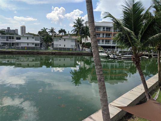 Exterior, Lake