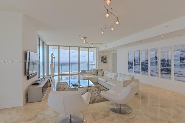 Interior, Living room, Recessed Lighting, Water