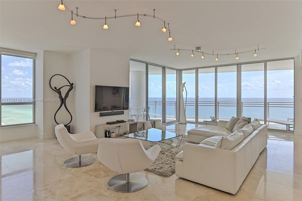 Interior, Living room, Water