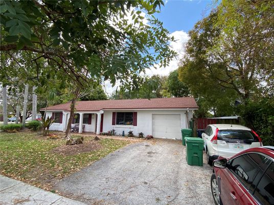 Attached, Exterior, Facade, Ranch