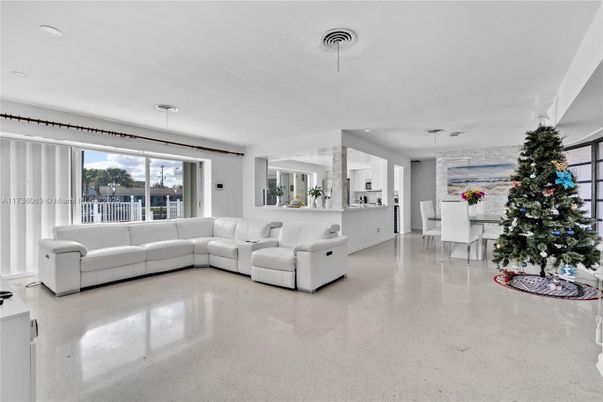 Dining room, Interior, Living room, Pendant Lights, Recessed Lighting