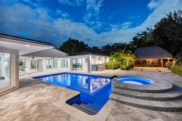 Exterior, Pool