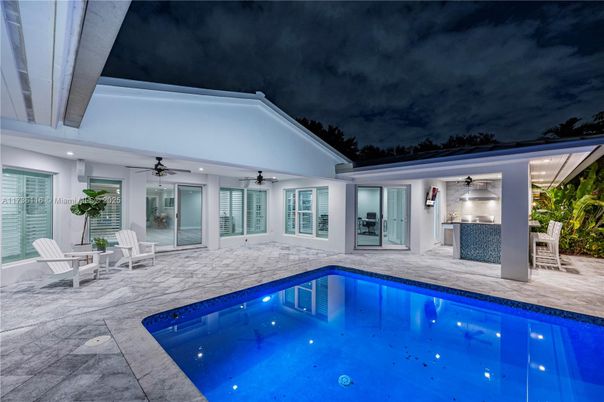 Exterior, Pool