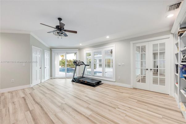 Fitness Equipment, Interior, Recessed Lighting, Wood Texture Flooring