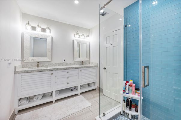 Bathroom, Dual Sink Vanities, Interior, Recessed Lighting