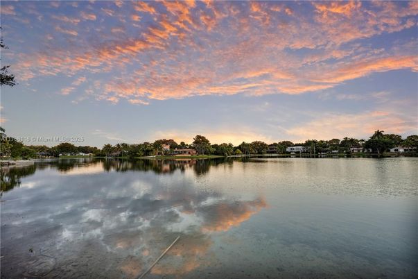 Exterior, Lake