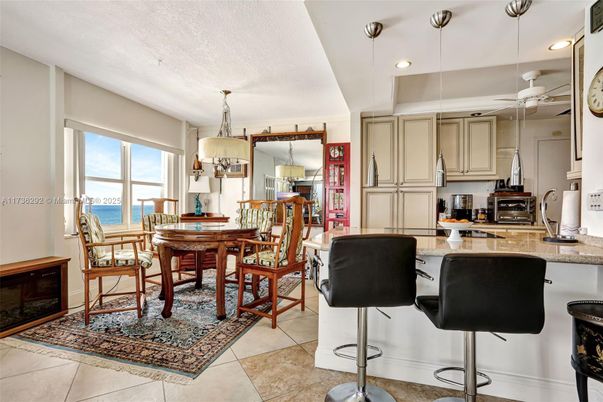 Dining room, Interior, Kitchen, Pendant Lights, Recessed Lighting, Water