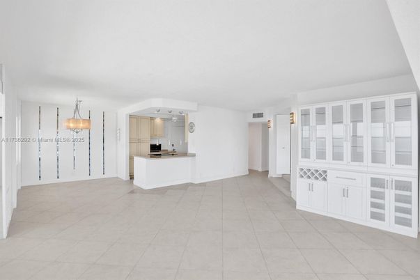 Empty room, Interior, Pendant Lights