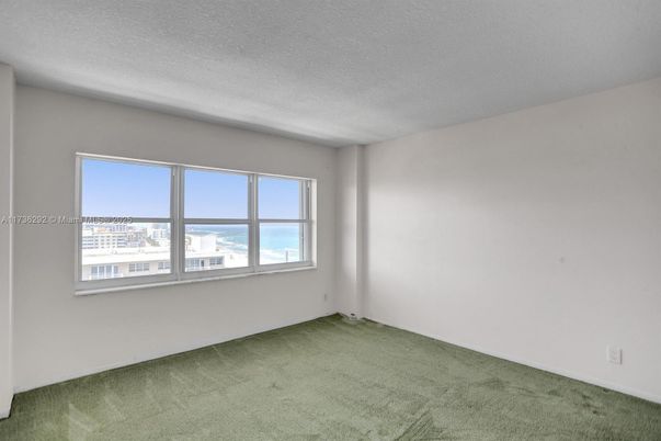 Empty room, Interior, Water