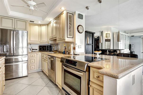 Interior, Kitchen, Pendant Lights, Recessed Lighting, Stainless Steel Appliances