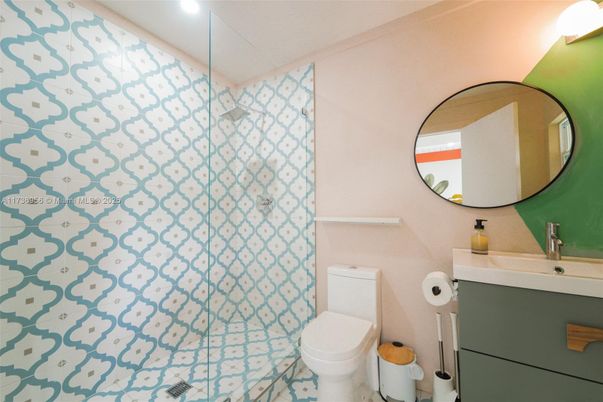 Bathroom, Interior, Recessed Lighting