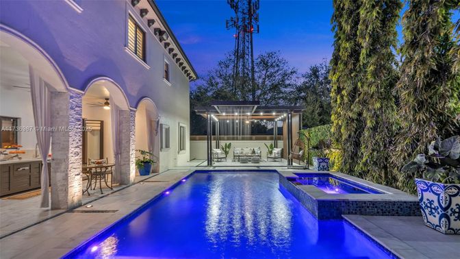 Exterior, Pool