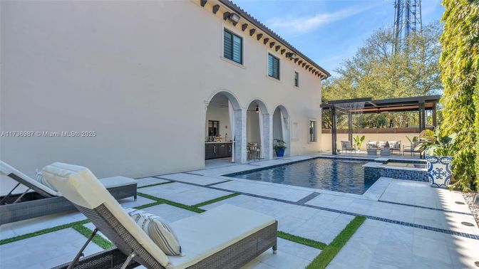 Exterior, Pool