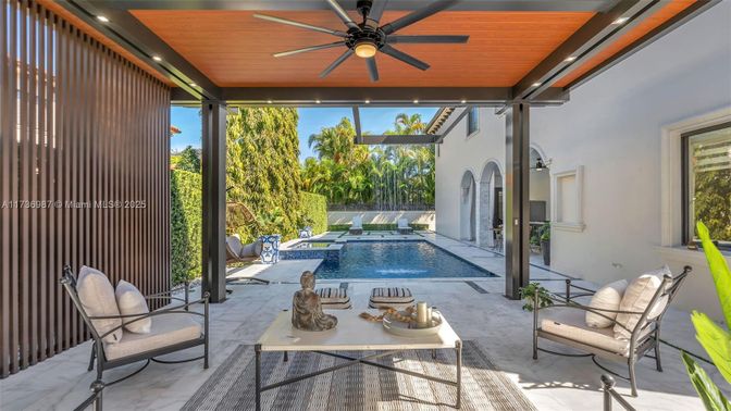 Interior, Pool, Recessed Lighting, Sun Room