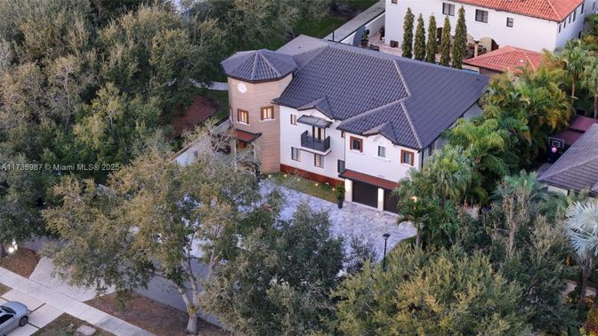 Exterior, Drone