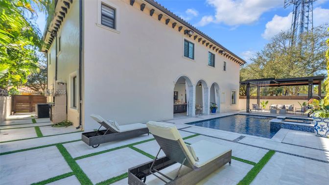 Exterior, Pool