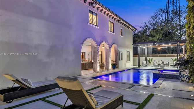 Exterior, Pool