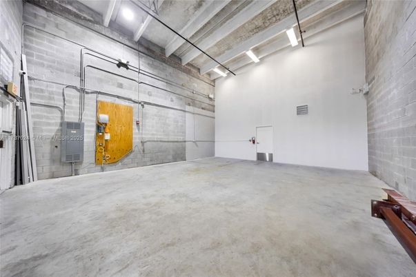 Garage, Interior, Stone Walls