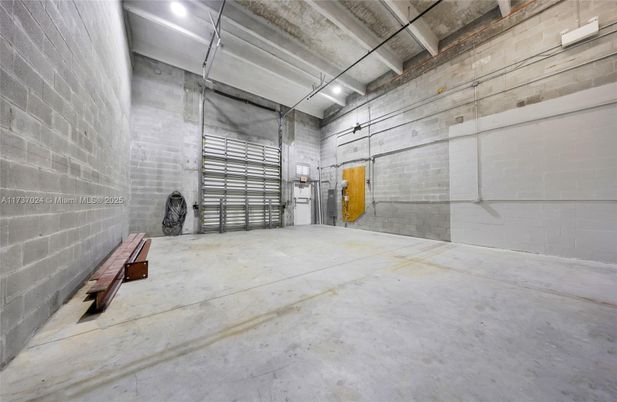 Garage, Interior, Stone Walls