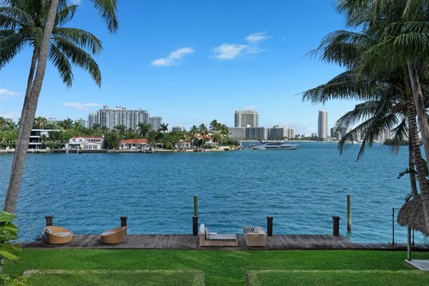 Exterior, Lake