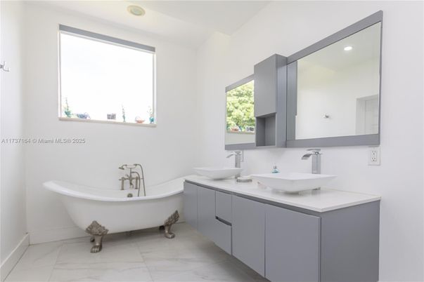 Bathroom, Dual Sink Vanities, Free Standing Baths, Interior, Marble, Recessed Lighting