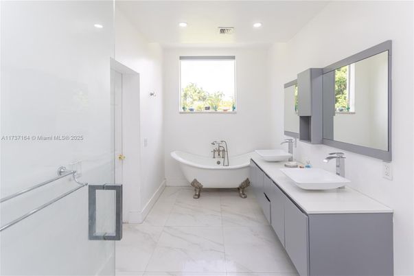 Bathroom, Dual Sink Vanities, Free Standing Baths, Interior, Marble, Recessed Lighting