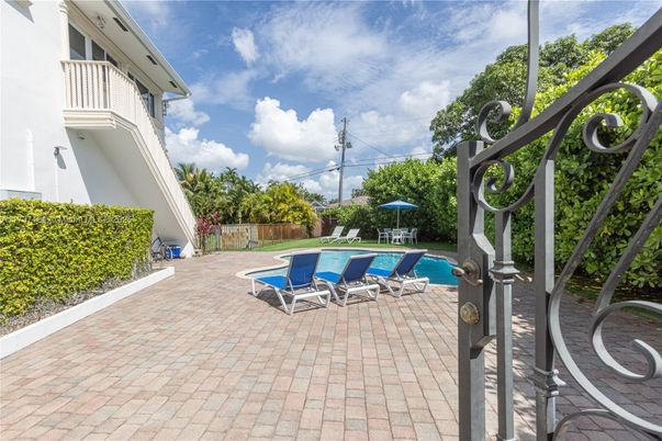 Exterior, Pool