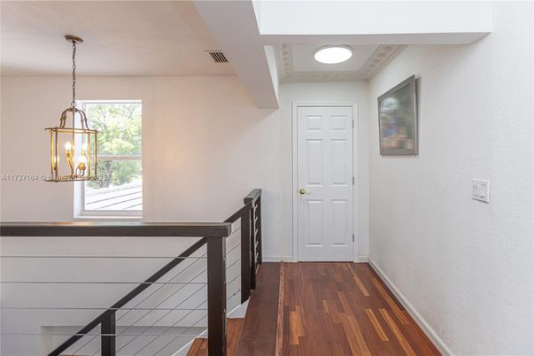 Interior, Pendant Lights, Wood Texture Flooring