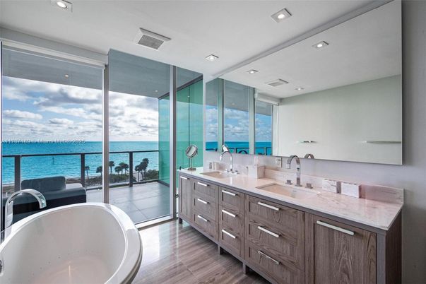Bathroom, Dual Sink Vanities, Free Standing Baths, Interior, Recessed Lighting, Water